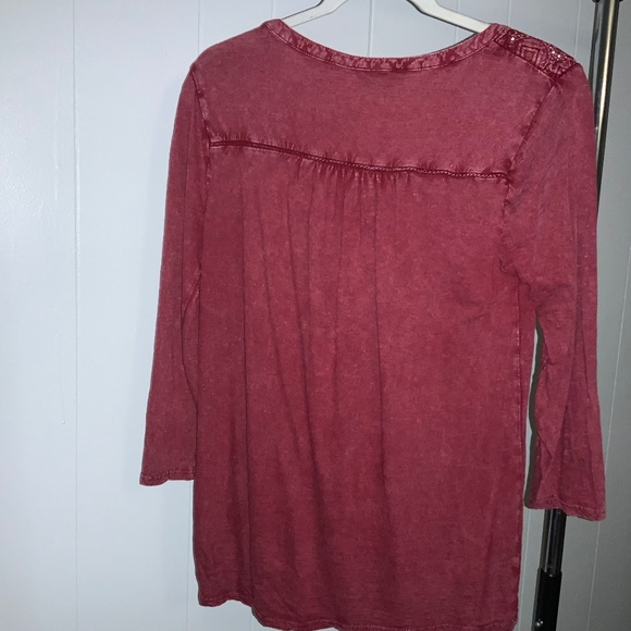 Lucky Brand red cotton split neck embroidered peasant top Sz M distressed - Picture 3 of 7